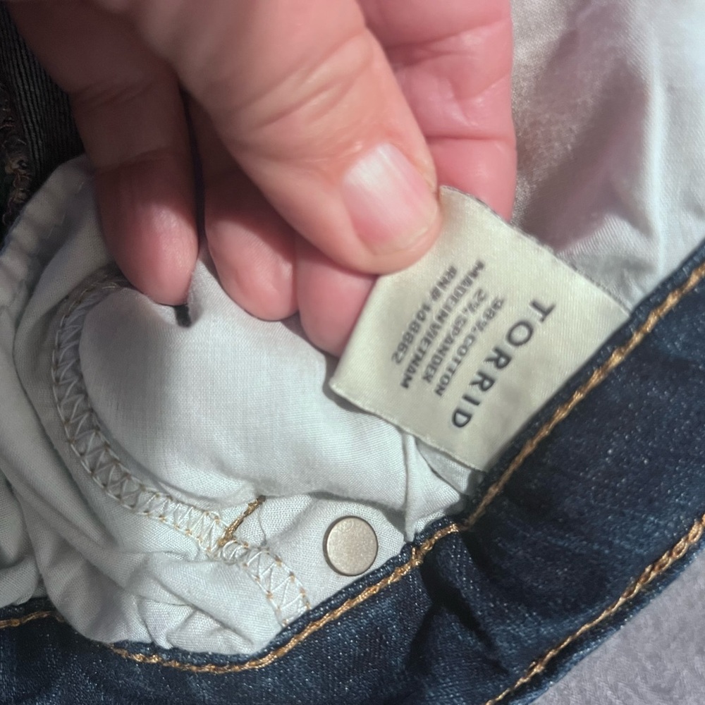 Denim Shorts with Lace Trim - Picture 6 of 7